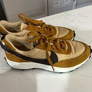 Woman’s Nike Tennis Shoes